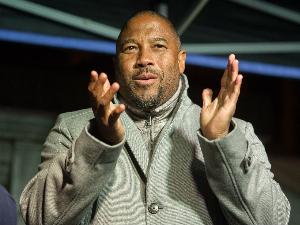 赛事直播互动-巴恩斯谈伊萨克转会风波：球员为了转会而罢训，我不喜欢这种做法