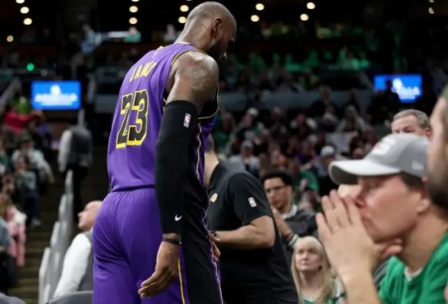 体育赛事资讯-詹皇倒下为湖人敲响警钟？紫金众将无惧魔鬼赛程