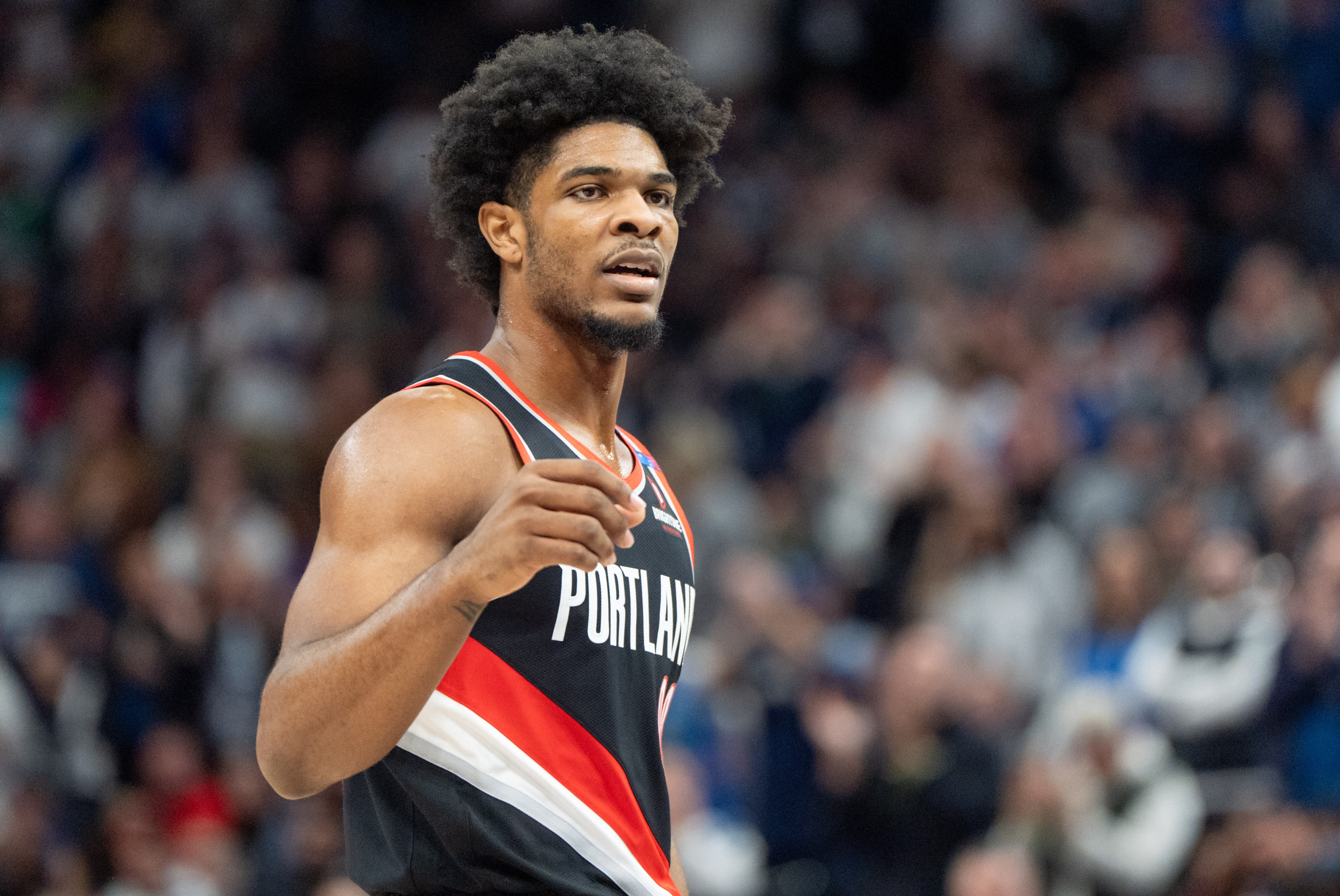 拓记：亨德森需要提高自己的三分球 这样他才能打乱对手的防守