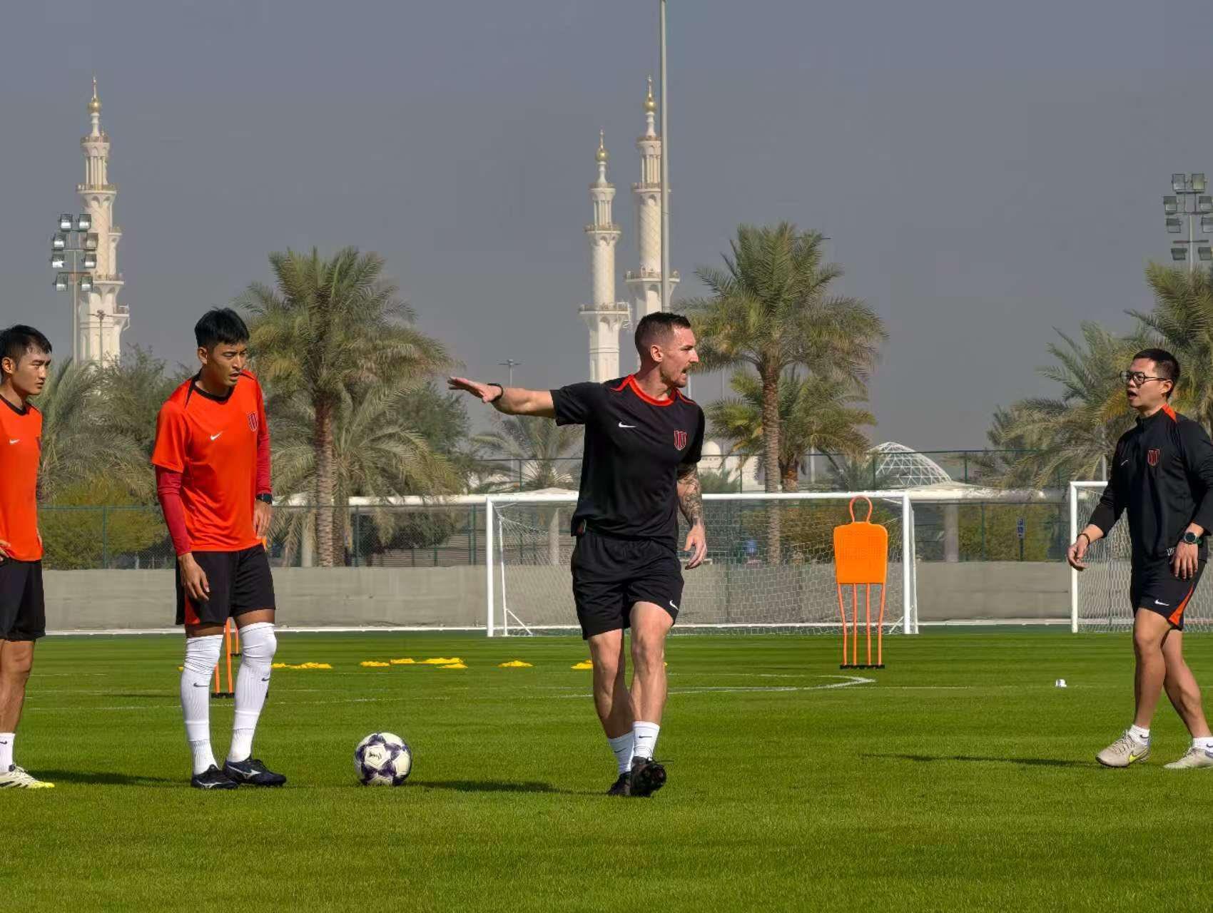 赛事直播互动-亚历山大自宣加入蓉城教练组，他曾担任休斯敦迪纳摩体能教练